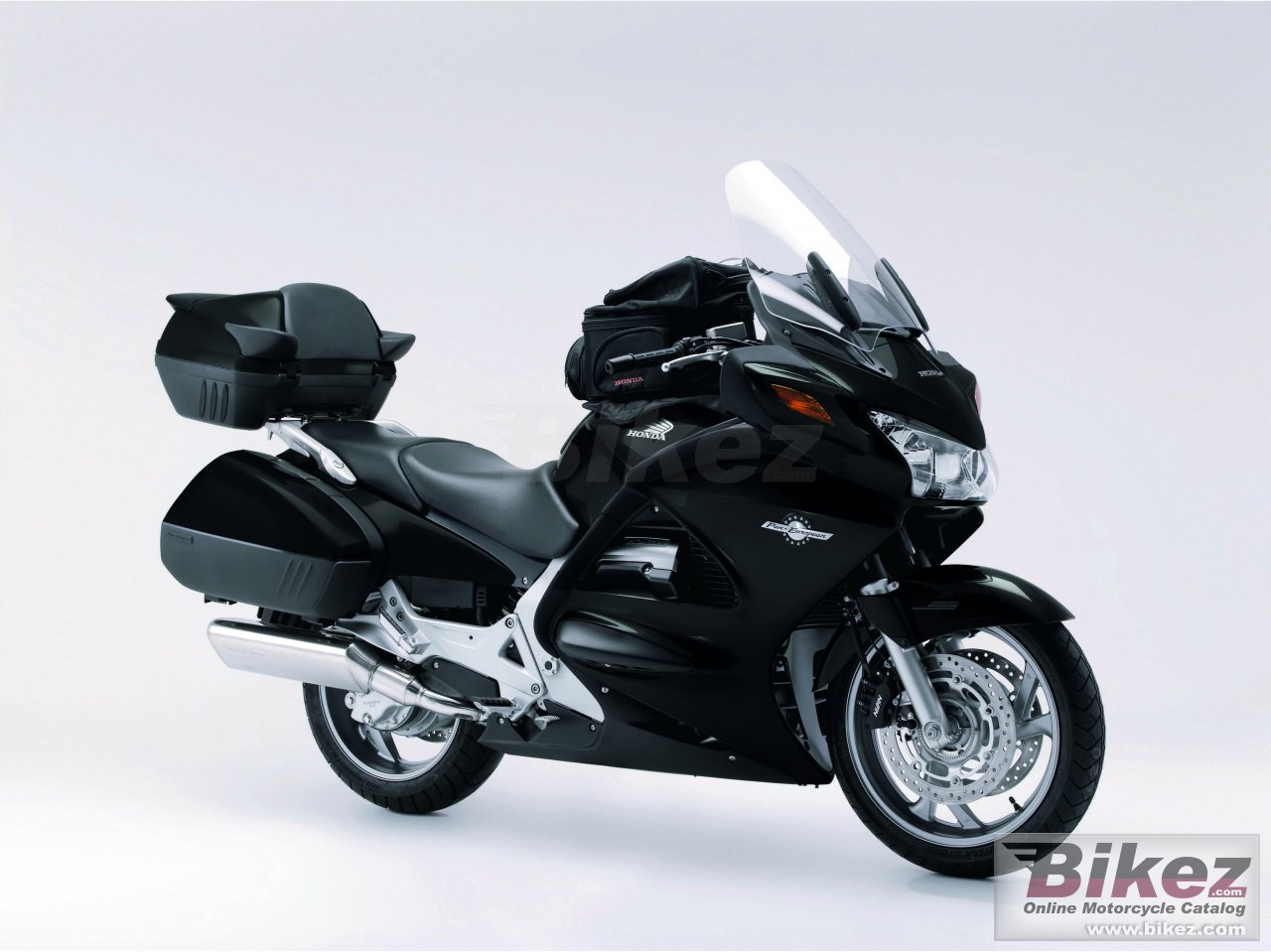 Big Honda st1300 pan-european picture and wallpaper from Bikez.com